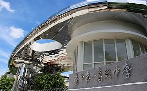 台中一中宿舍深夜暴動！起床號太尖銳  舍幹嗆聲遭包圍