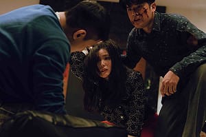 同學會變修羅場！《死亡之握：鬼牽手》嚴正嵐、涂善存揭人性黑暗面