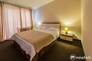 AI翻轉訂房生態！Booking執行長憂「中小旅宿遭邊緣化」公開挺反壟斷審查