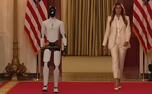 (影)美國人形機器人登白宮 川普邀黃仁勳組AI顧問團抗中