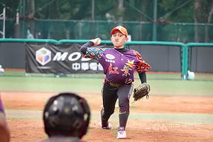 邱賢閤滿貫砲兼後援好投　謝國城少棒台東紅葉搶勝