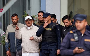 未能阻止抗議暴力釀19死！尼泊爾前總理奧利與內政部長遭逮捕 