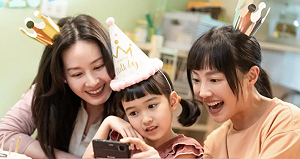 女同伴侶強行變姊妹？《陽光女子合唱團》中國上映劇情遭魔改