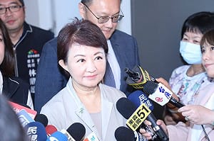 與政院不同調　盧秀燕提8千億至1兆版本　籲減潛艦增無人機