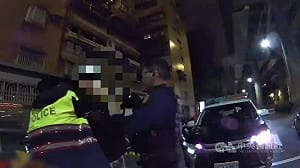 健身教練蔣男涉酒駕拒捕襲警遭逮  警依法送辦