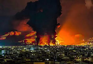 （影）伊、以猛烈互轟! 伊大學被炸以稱地下藏「風洞」 海法電廠疑遇襲