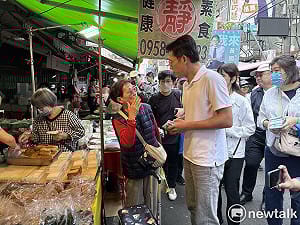 現場觀察》過年後首市場掃街再被嗆「超速仔」黃國昌還被問：真的要選市長？ 