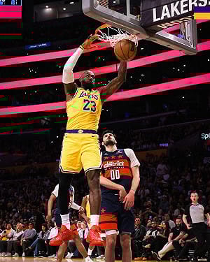 詹姆斯生涯第125次大三元再創紀錄  率湖人輕取巫師