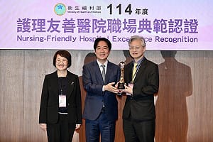 總統親自頒獎！台中榮總奪首屆「護理友善」典範獎　新進護理師留任率95%關鍵曝光