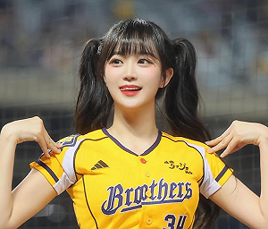 邊荷律無預警發道歉聲明？「真相曝光」吸萬人朝聖