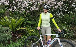 賈永婕發文稱「自行車手」最近很紅  網笑：妳是不是在偷臭柯文哲！