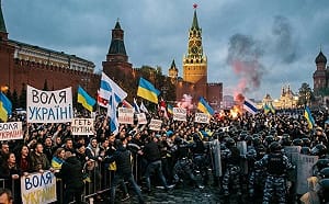 俄擴大網路封鎖! 不爽Telegram受限 抗議民眾擠爆紅場 還有人拿烏國旗....