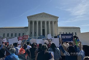 美出生公民權最高法院開庭　「黃金德案」後代旁聽