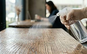 酒精狂噴等於吸毒氣？醫師揭盲點：你噴的是無知與焦慮