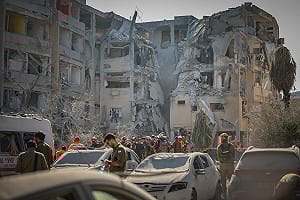 (影) 10分鐘5波飛彈襲擊！三周以來最大 伊朗猛轟以色列 真主黨同步開火