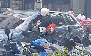 一中商圈爆衝突！機車與汽車駕駛互告傷害 網：街頭劇場
