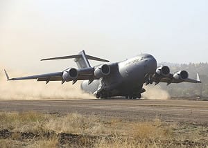 (影) 川普超狂奪鈾計劃曝光 ! 空運挖掘設備、建簡易跑道 地面美軍搶千磅濃縮鈾