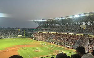 亞太球場攤商爭議延燒！台南市體育局招標時間引爆質疑　攤商反映：承辦人根本不在