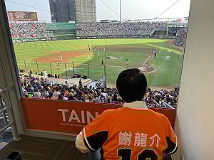 亞太棒球場攤商招標爭議 謝龍介爆：黃偉哲是滿腦子是錢的大外行