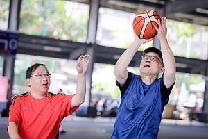 邀王義川體能對決    賴瑞隆誓言推動高雄成運動之都