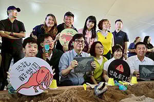 高雄「恐龍酷樂園」開幕爆棚　陳其邁：打造具教育意義兒童節體驗