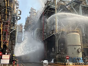 高雄小港煉油廠火警灌救中  影響空污市府開罰