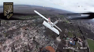 (影) 俄軍又栽一架蘇-30! 曾被笑是「家庭主婦玩具」! 烏無人機空中擊落俄機