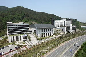 中國5學生假學歷讀韓國大學遭勒令出境  打官司抵抗