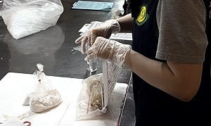 高雄食物中毒案通報140人就醫    春捲業者裁罰144萬元並移送法辦