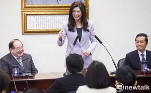 鄭麗文今率團赴中訪問 她質疑：替北京消滅中華民國