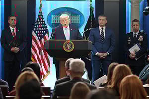 走漏消息險害營救破局？川普2日未眠怒查誰洩密 傳助美飛官伊數十居民被捕