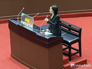 (影)再度上演「空氣質詢」 李貞秀哽咽：一起阻止毀憲亂政賴政府繼續惡搞