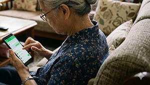 免費的最貴！七旬嬤載LINE貼圖引來詐騙集團 險賠5000元手續費