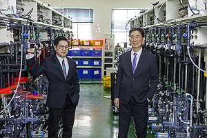 敘豐股價今年大漲84%！載板設備新寵如何憑2數字黏牢輝達供應商 助欣興良率成長近3成？