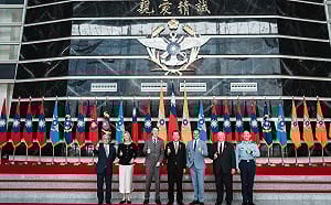 國防部長顧立雄接見美國國會議員訪團　深化台美安全合作