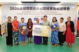 挹注百萬美元助婦女創業 林佳龍與馬紹爾簽署「台馬經濟韌性融資基金意向書」 