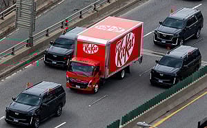 (影) 12噸KitKat失竊重案！雀巢出動總統級護送運輸車！