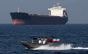 荷姆玆又關了 ! 按新協議每天可通行12艘 如今全封了 油價飆破95美元