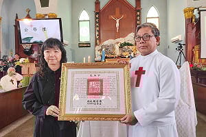 「蘭陽舞蹈團」創辦人秘克琳神父辭世  文化部代表頒贈總統褒揚令