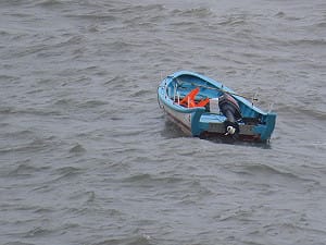 海巡署金門海域測獲無人小艇靠近岸際　將依廢棄物清理法公告清除