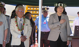 蔡英文抵達馬紹爾  辜老拒舉手向ROC國歌致意