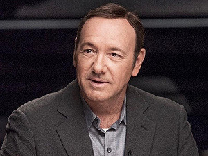 紙牌屋凱文史貝西出櫃 為性騷擾指控致歉