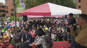 健行活動失序 柯P：指揮系統與發禮品動線有問題