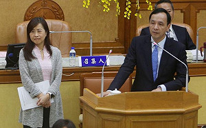 原民館遷址 朱立倫：中央睜眼說瞎話 先射箭再畫靶