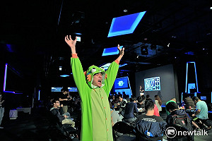 暴雪直播派對在凌晨  不畏風雨時差現場座無虛席