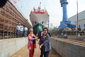 遠洋漁船今下水 陳菊：漁業對港灣都市十分重要