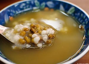 進補過量口乾舌燥＋便祕？快喝綠豆薏仁湯降火