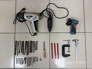 男藏身新竹郊區鐵皮屋改造槍械　中市警破獲送辦