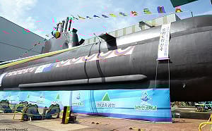 韓國蔚山HD現代重工業造船廠潛艦火災　搶救60歲女工逾19小時仍受阻