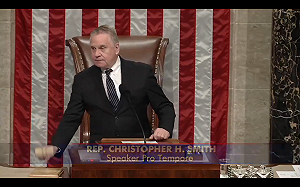 (影) 國會自宮? 美眾院3分鐘閃電休會全場錯愕 戰爭法案辯論被強制中斷